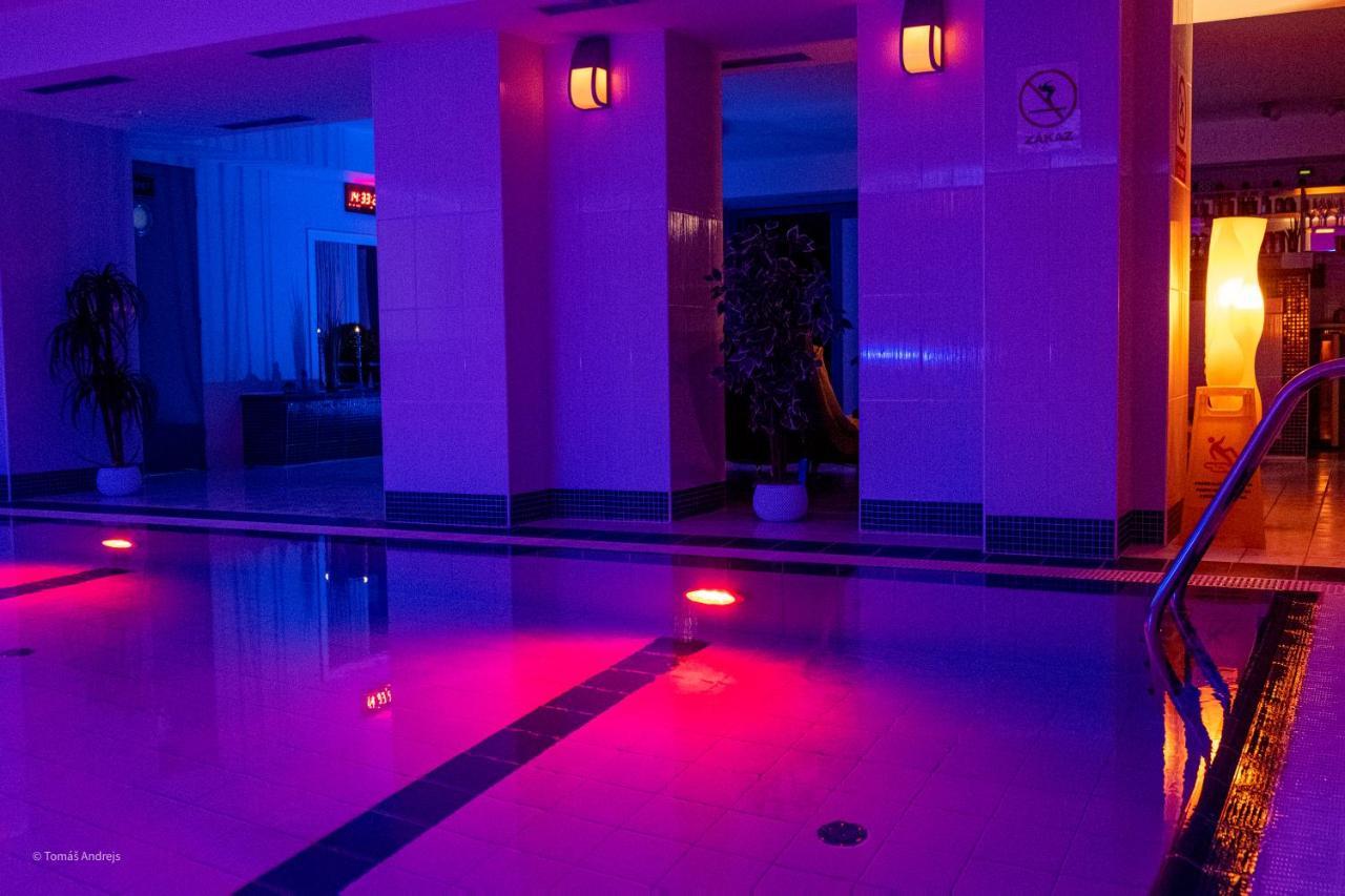 Hotel Tommy Wellness & Spa Náchod Exteriör bild