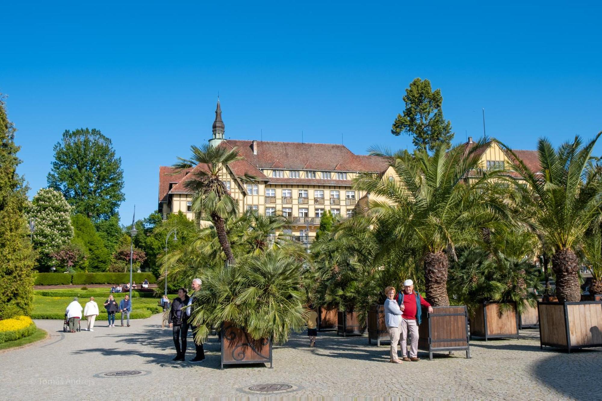 Hotel Tommy Wellness & Spa Náchod Exteriör bild