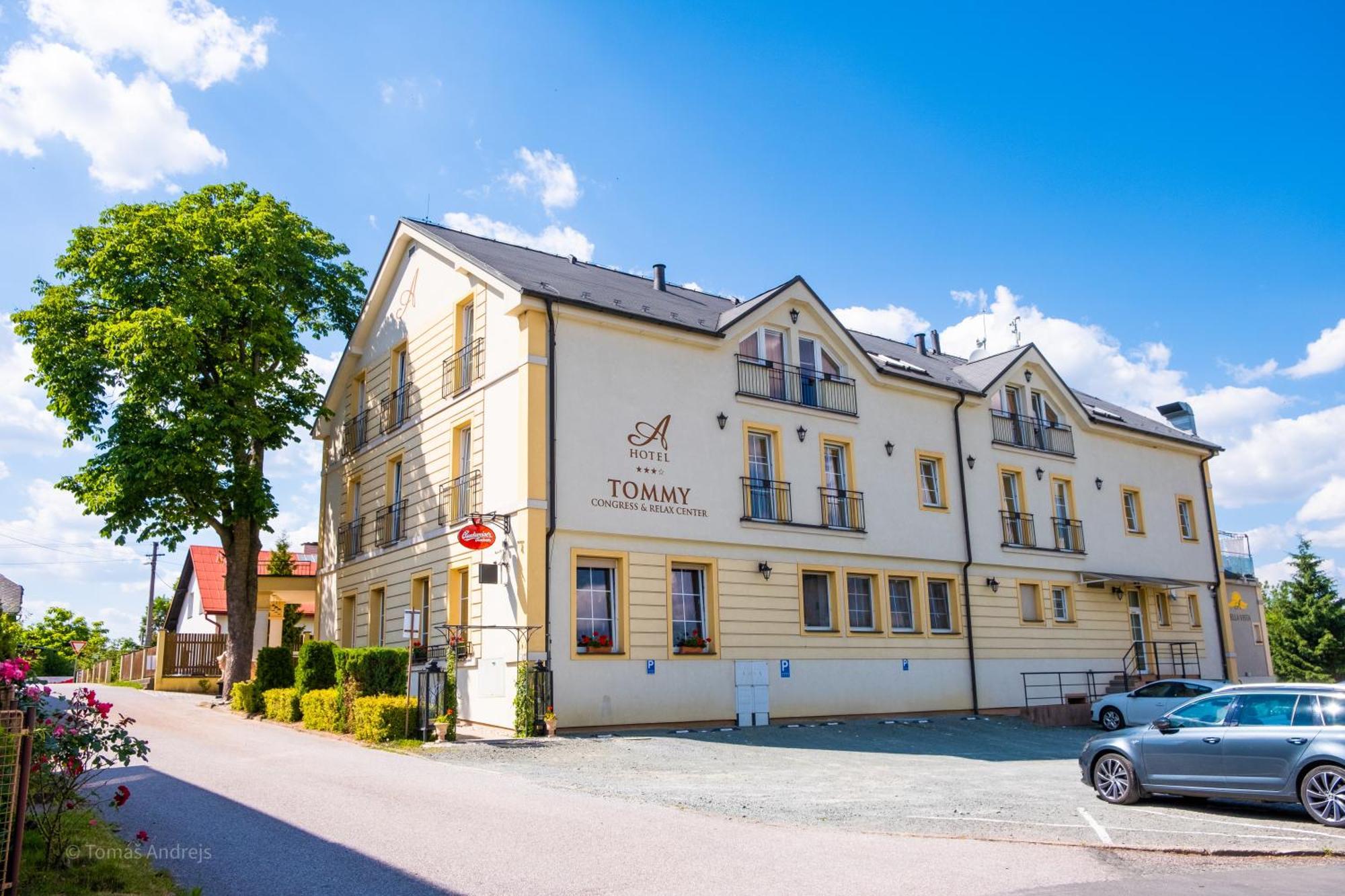 Hotel Tommy Wellness & Spa Náchod Exteriör bild