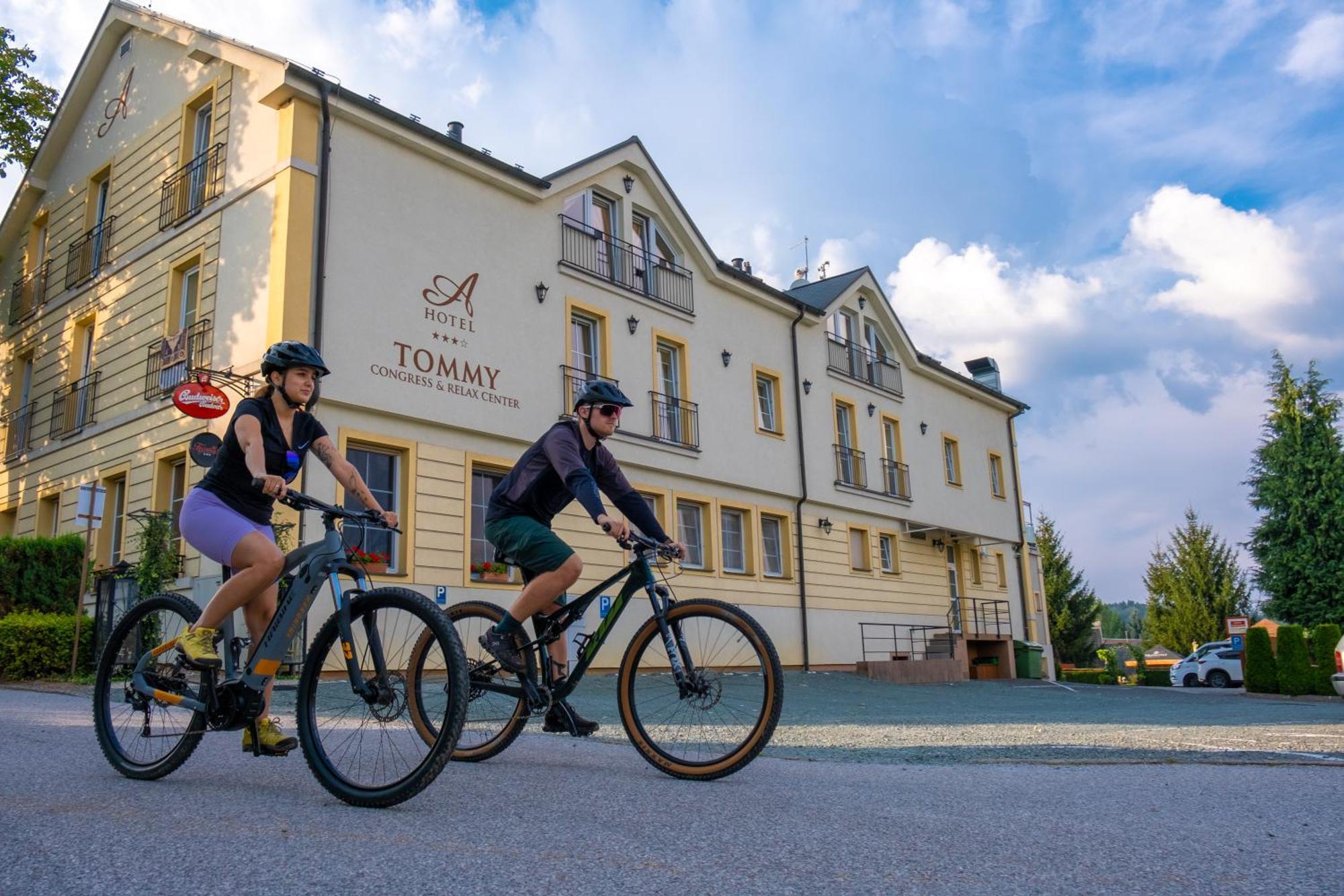 Hotel Tommy Wellness & Spa Náchod Exteriör bild